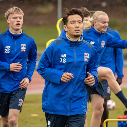 NEWCASTLE JETS FC 25/26 SPRAY JACKET - MENS